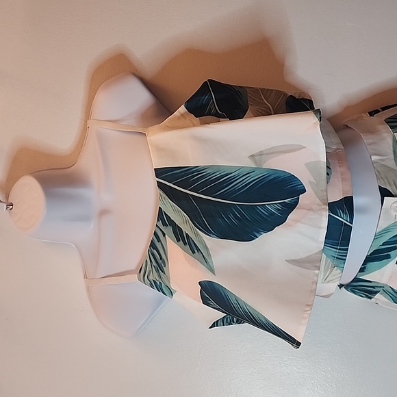 NWT Fancyinn Tropical Two Piece Set, Pants and Crop Top, Size Medium - Picture 2 of 8